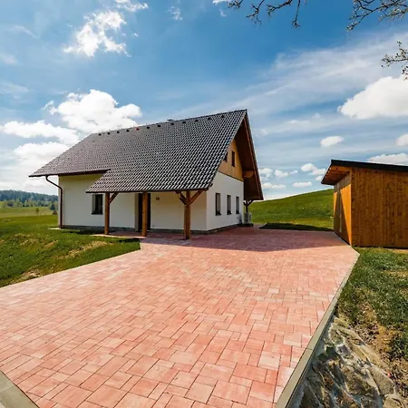 Sumavska Vlcice - Dum Strazny